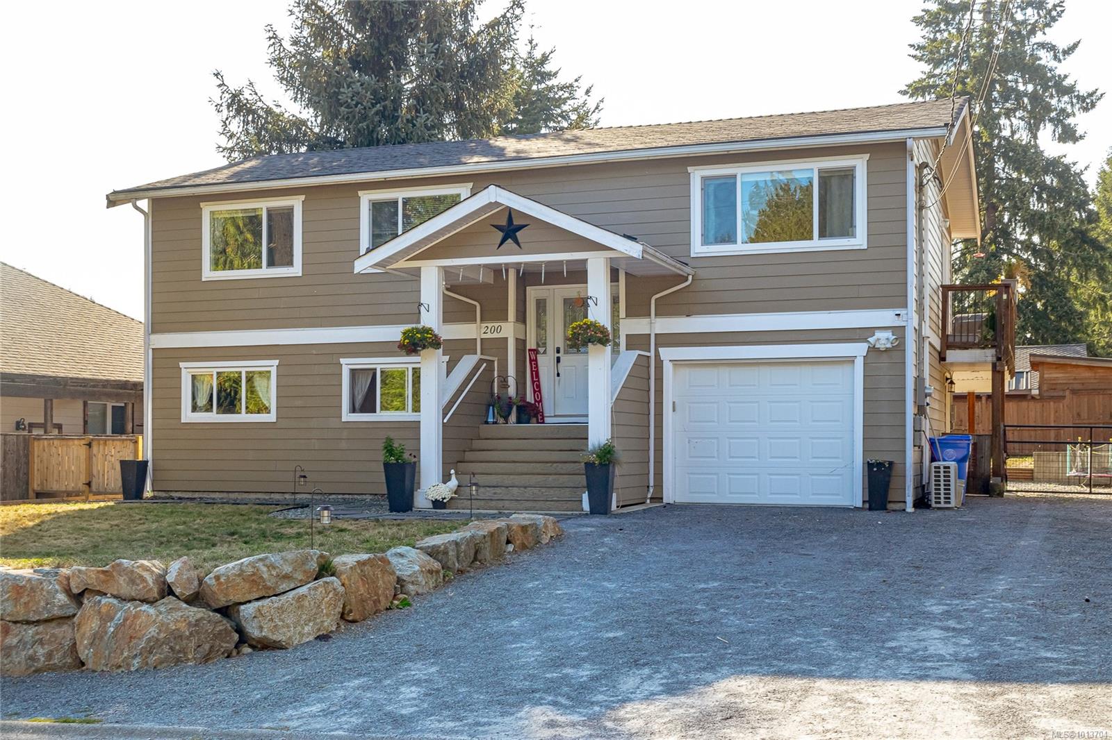 200 Johnson Pl, Lake Cowichan, BC V0R 2G0