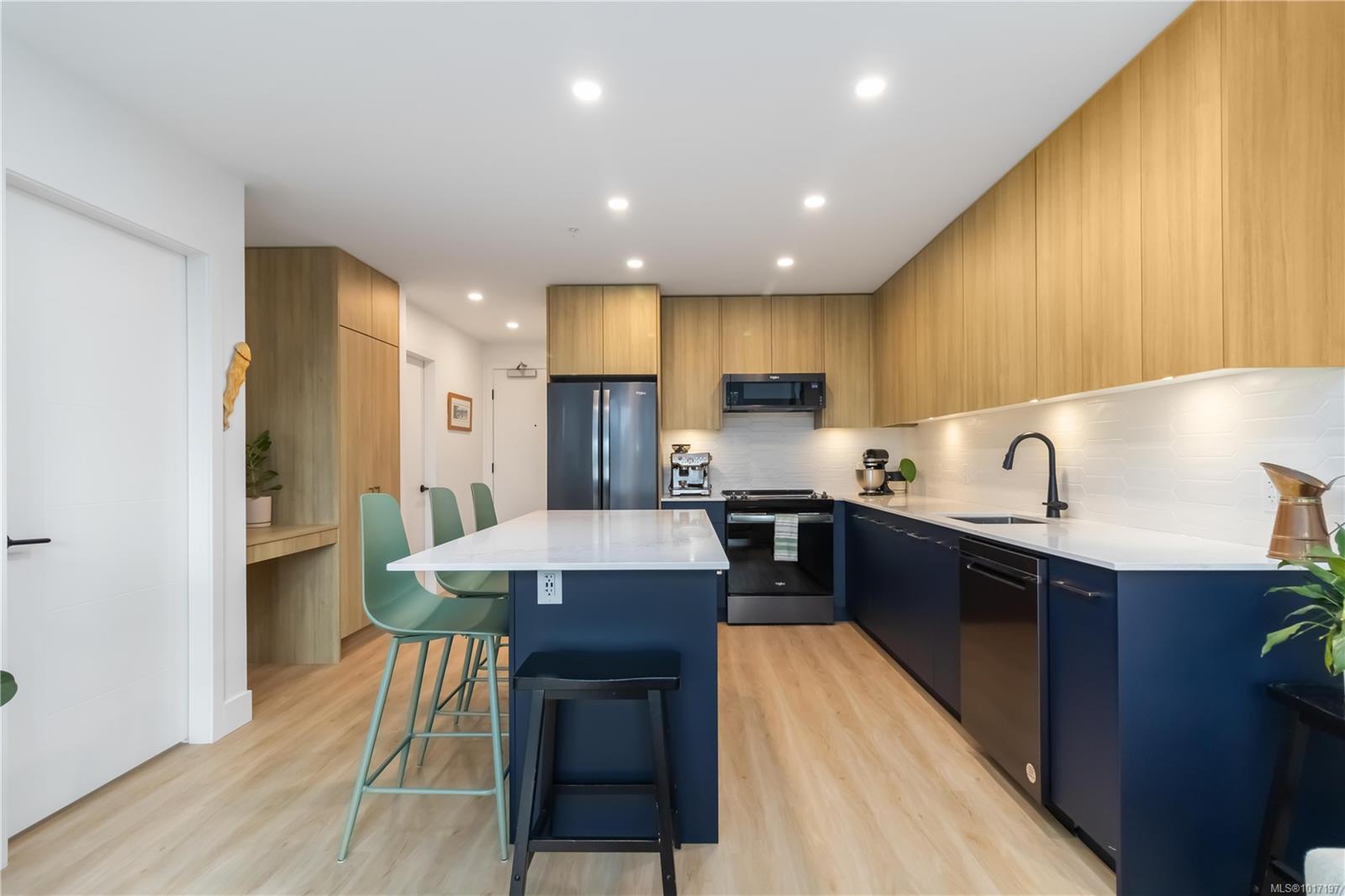 920 Reunion Ave Apt 433, Langford, BC V9B 3Y7