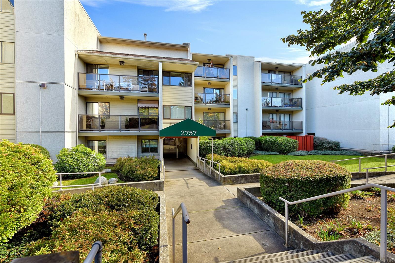 2757 Quadra St Apt 109, Victoria, BC V8T 4E5