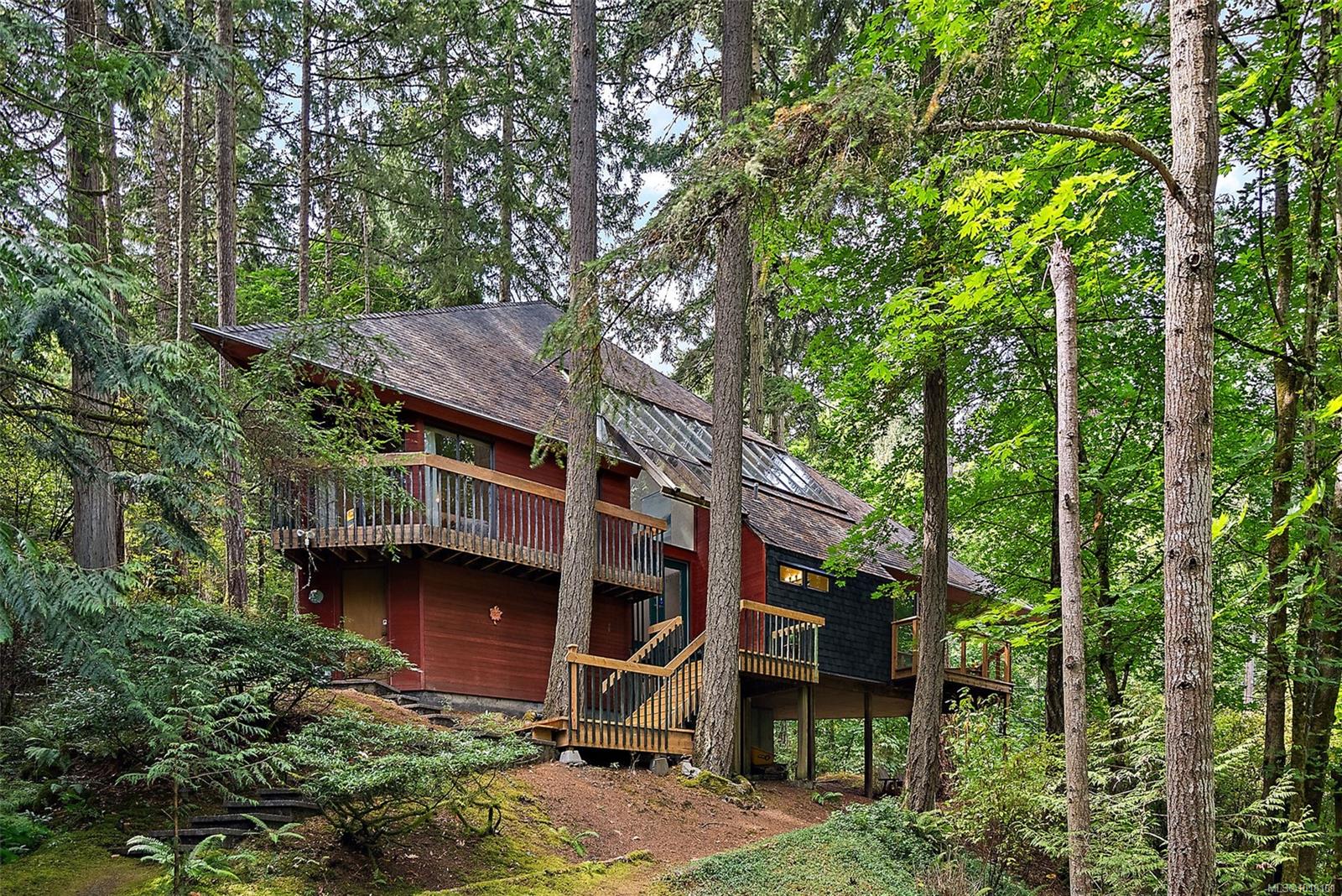 1465 Lands End Rd, North Saanich, BC V8L 5K1