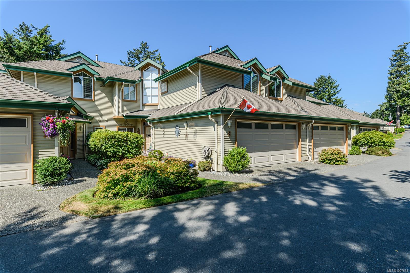520 Marsett Pl Apt 8, Saanich, BC V8X 7J1