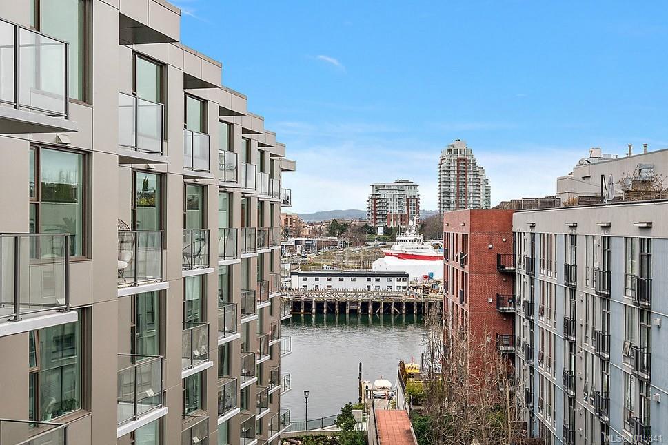 1628 Store St Apt 807, Victoria, BC V8W 3K3