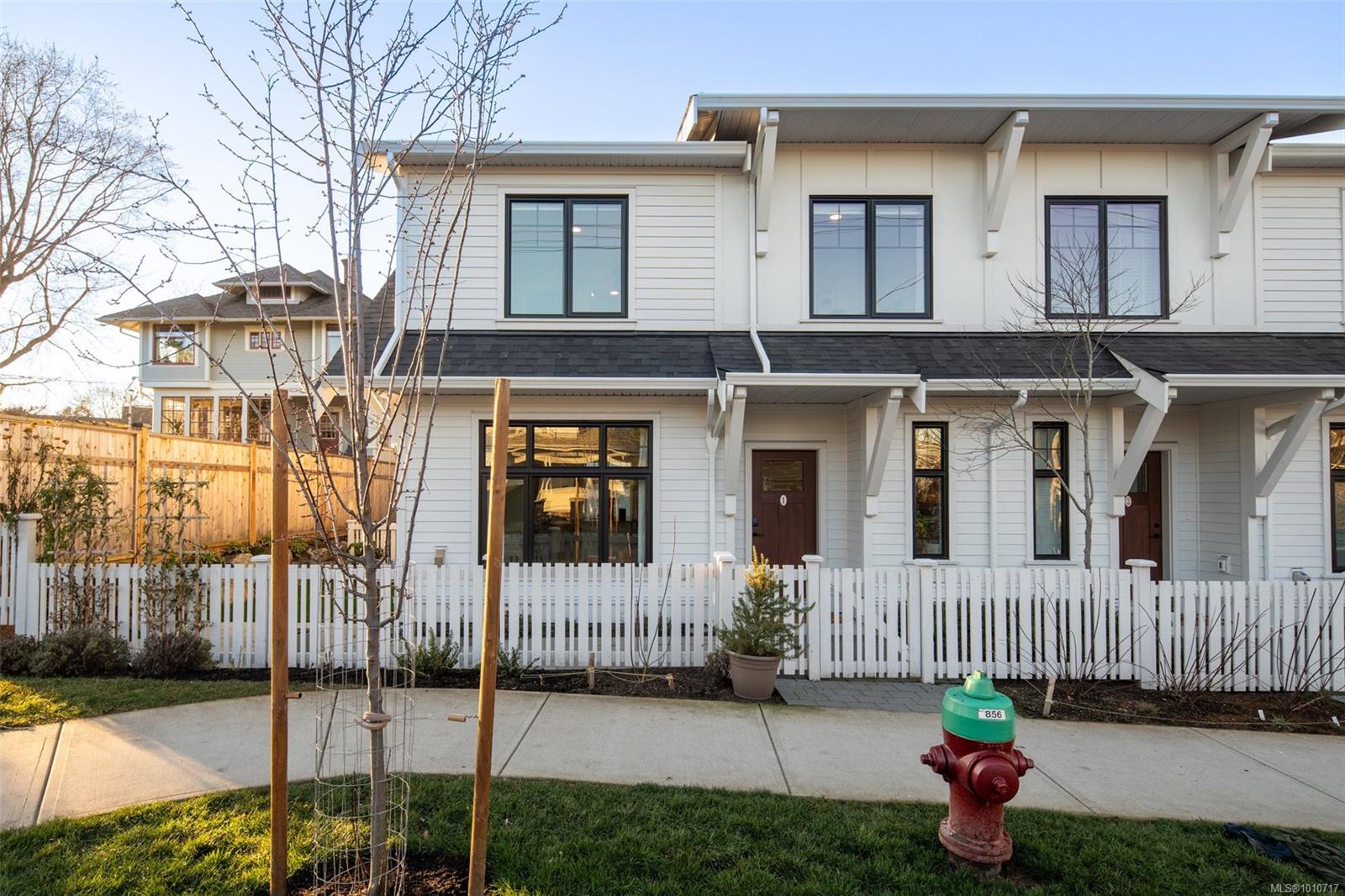 3080 Washington Ave Apt 1, Victoria, BC V9A 1P6