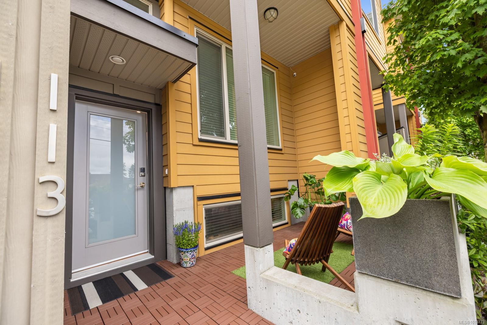 2733 Peatt Rd Apt 113, Langford, BC V9B 3V2