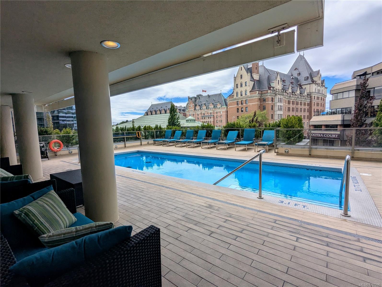 707 Courtney St Apt 1405, Victoria, BC V8W 0A9