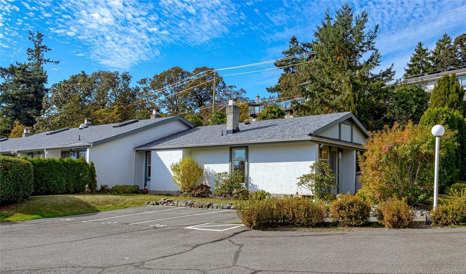 4140 Interurban Rd Apt 13, Saanich, BC V8X 5J2