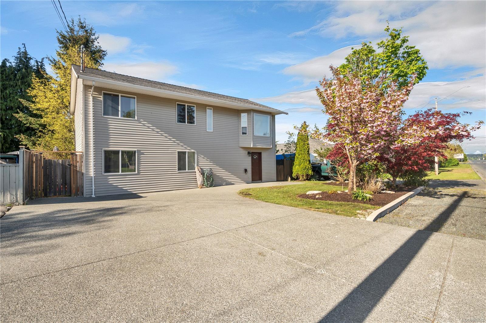 560 6 Avenue, Campbell River, BC V9W 3Z5