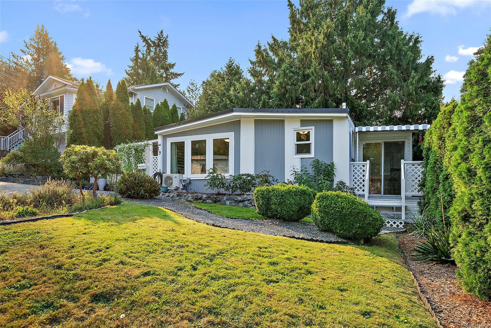 2587 Selwyn Rd Apt 19, Langford, BC V9B 4V4