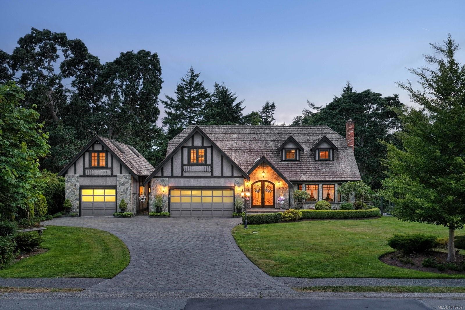 2773 Arbutus Rd, Saanich, BC V8N 5X8