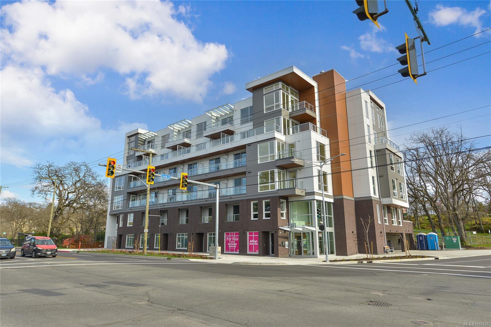 1301 Hillside Ave Apt 406, Victoria, BC V8T 2B3