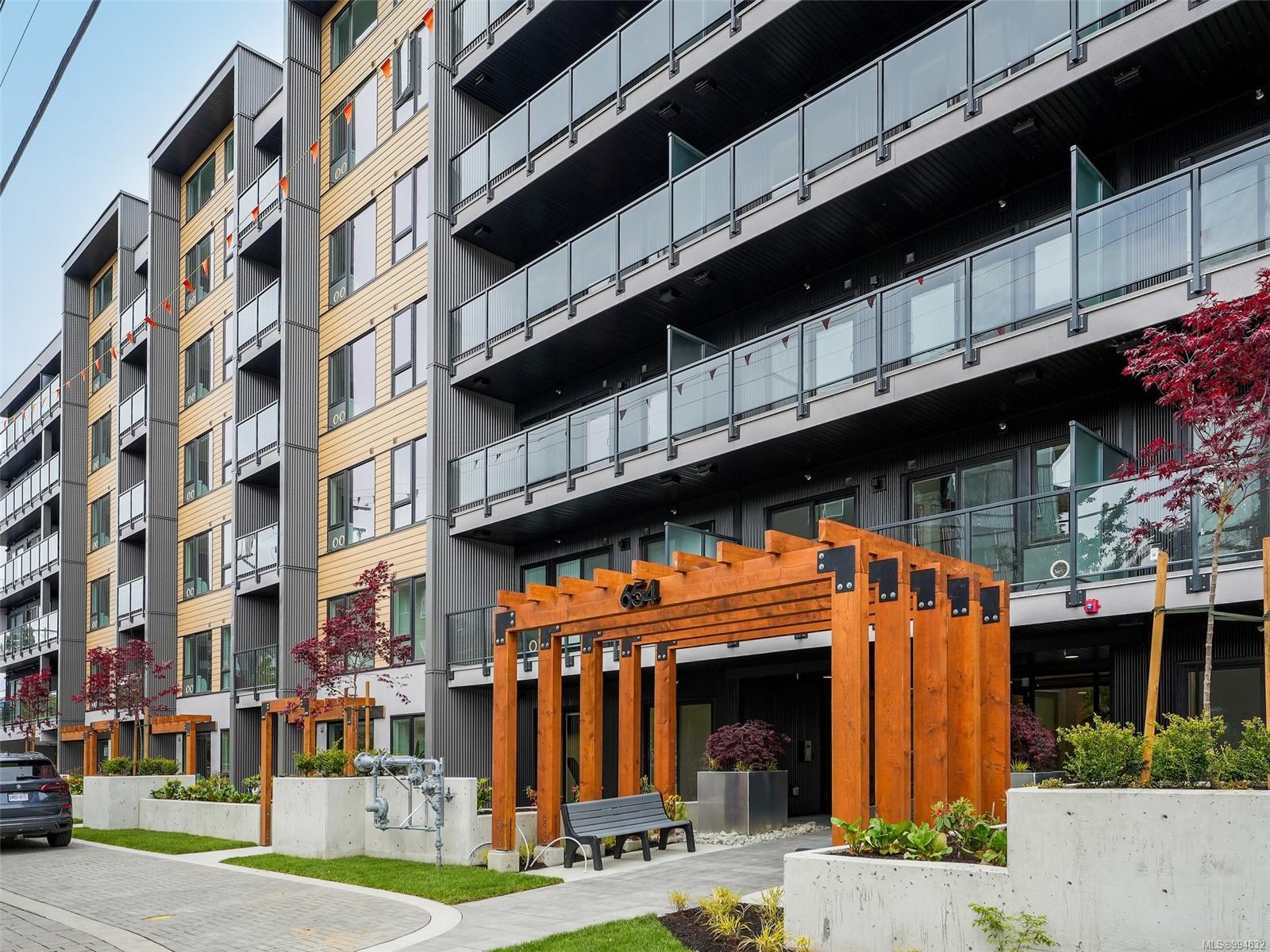 654 Granderson Rd Apt 313, Langford, BC V9B 7B9