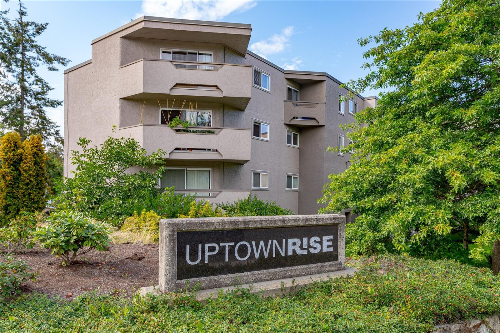 3800 Quadra St Apt 303, Saanich, BC V8X 1H8