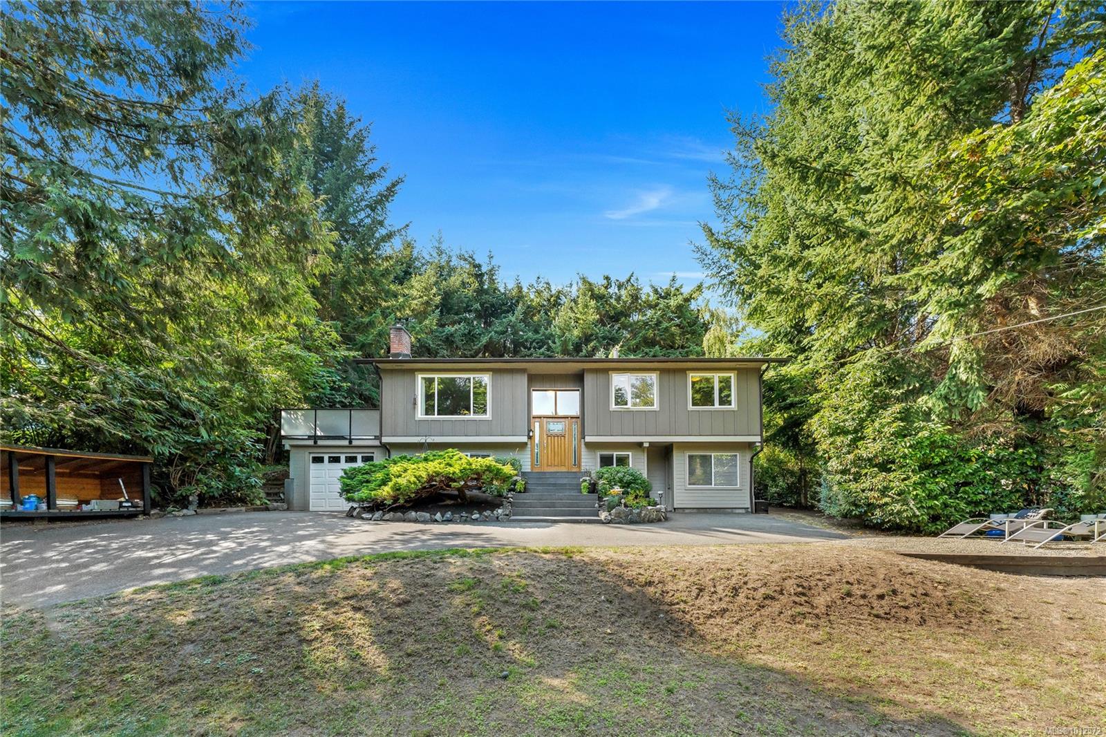 5222 Beckton Rd, Saanich, BC V8Y 2C1