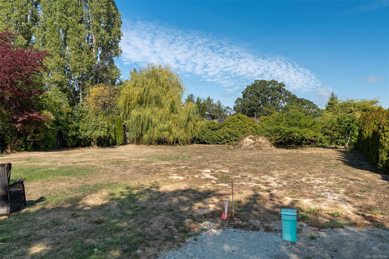 1208 Marchant Rd, Central Saanich, BC V8M 1G7
