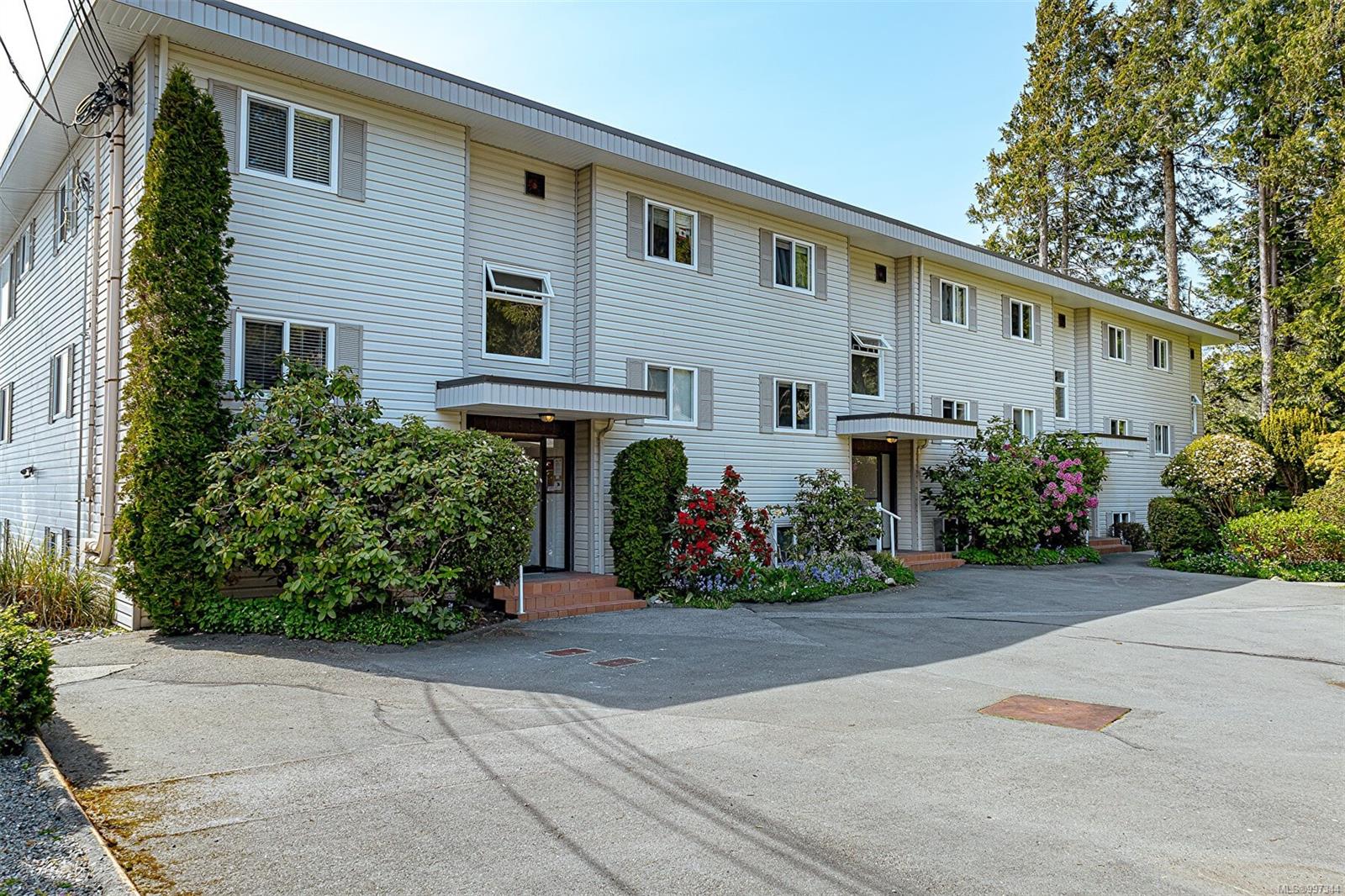 1986 Glenidle Rd Apt 9, Sooke, BC V9Z 0B1