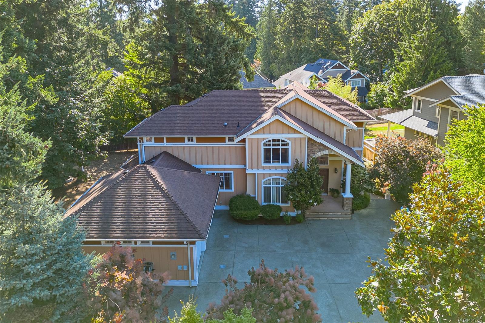 5071 Clutesi St, Saanich, BC V8Y 1X5