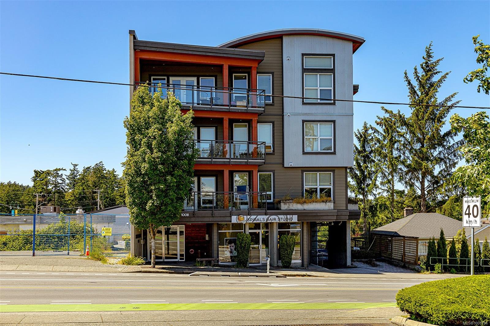 1008 Tillicum Rd Apt 201, Esquimalt, BC V9A 1Z8