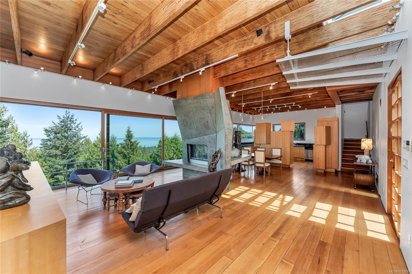 8909 Park Pacific Ter, North Saanich, BC V8L 5B1