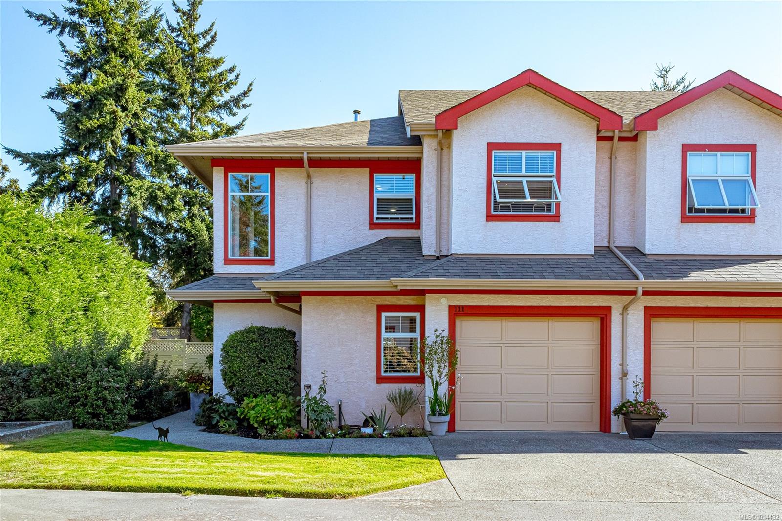 1110 Willow St Apt 111, Saanich, BC V8X 2G2