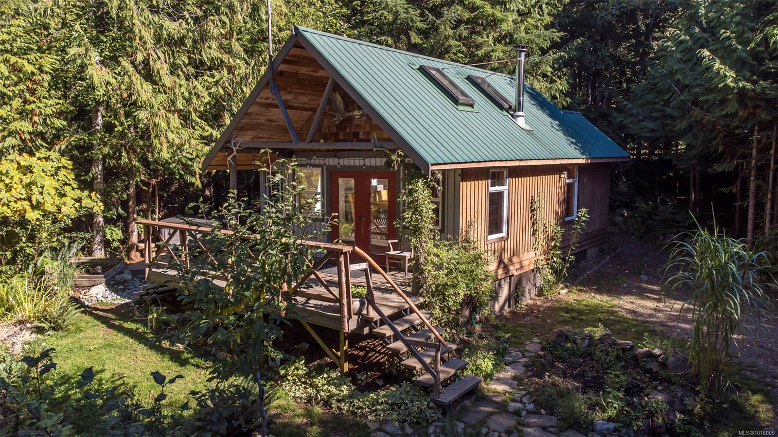 584 Sabre Rd, Sayward, BC V0P 1R0