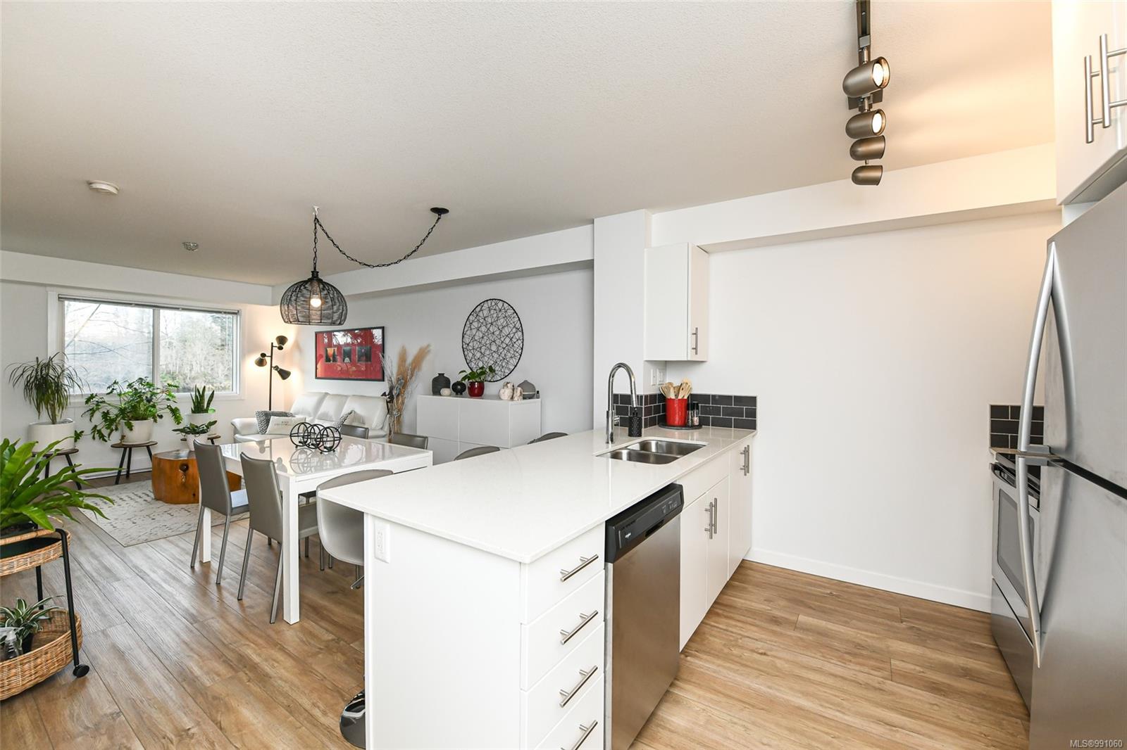 1944 Riverside Lane Apt 108, Courtenay, BC V9N 0E5
