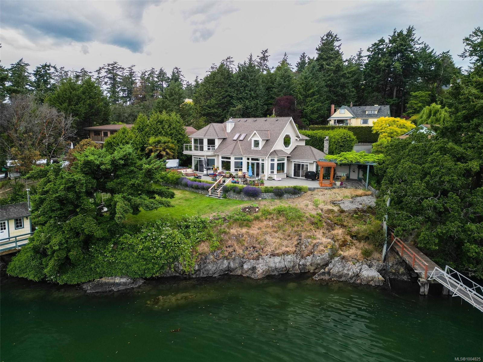8 Lighthouse Ln, View Royal, BC V9B 1A6