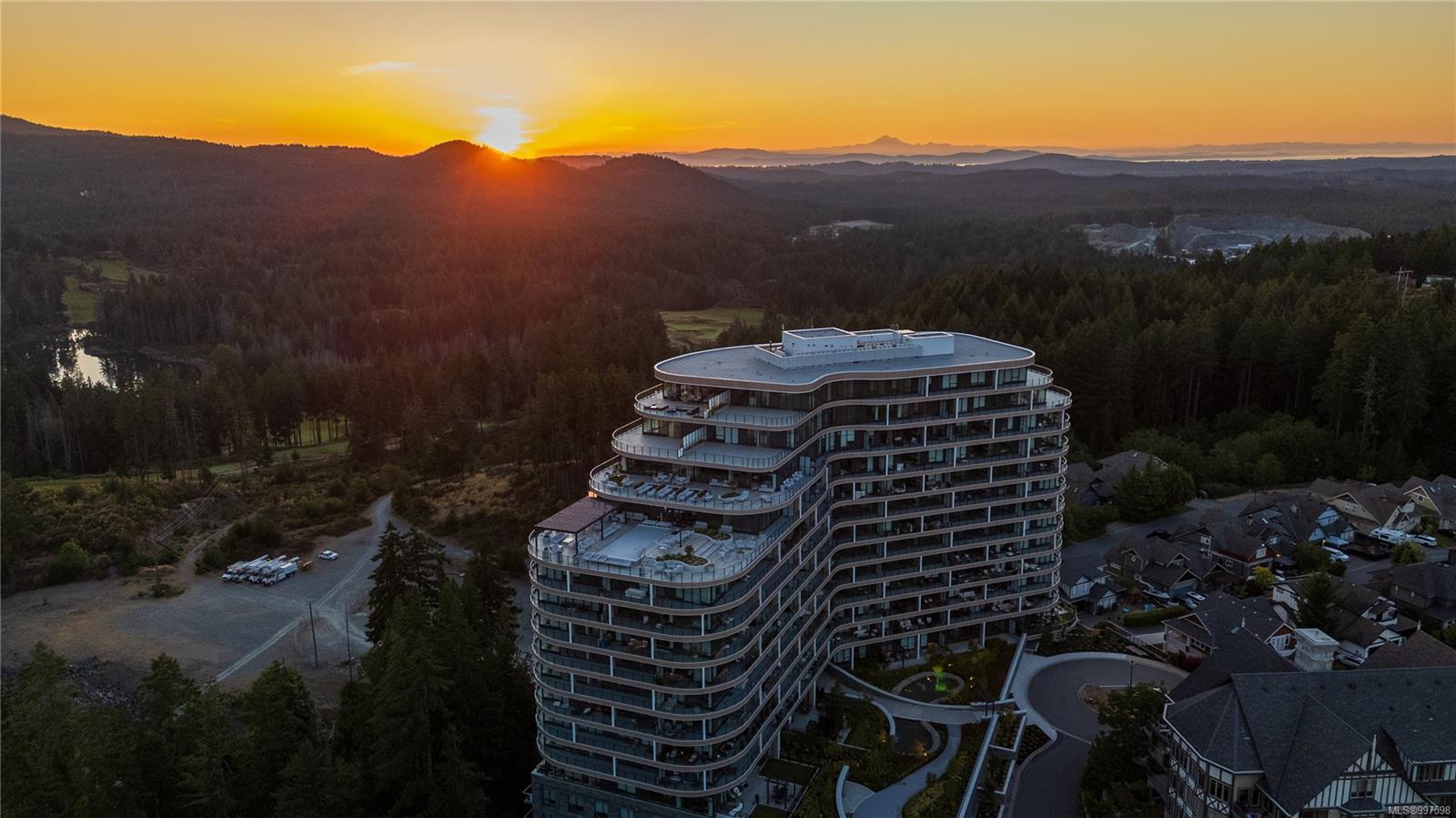 2000 Hannington Rd Apt 1006, Langford, BC V9B 6R6