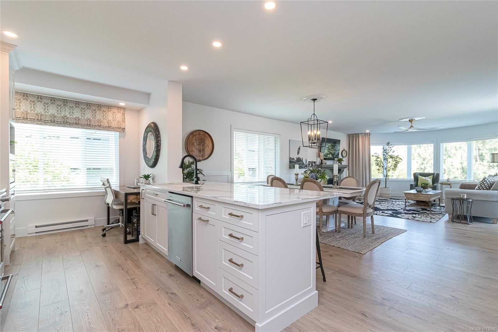 50 Songhees Rd Apt 516, Victoria, BC V9A 7J4
