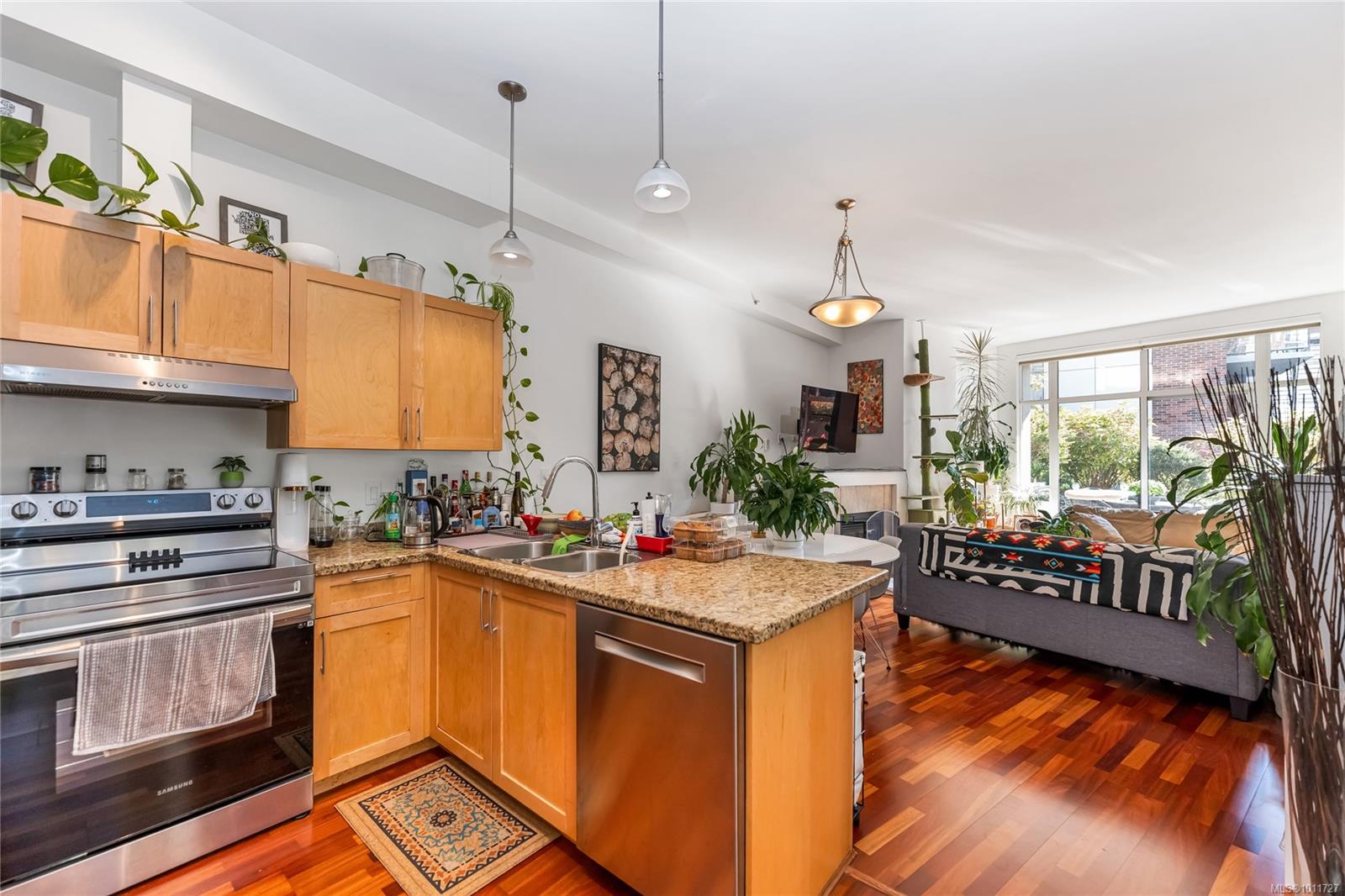827 Fairfield Rd Apt 107, Victoria, BC V8V 5B2