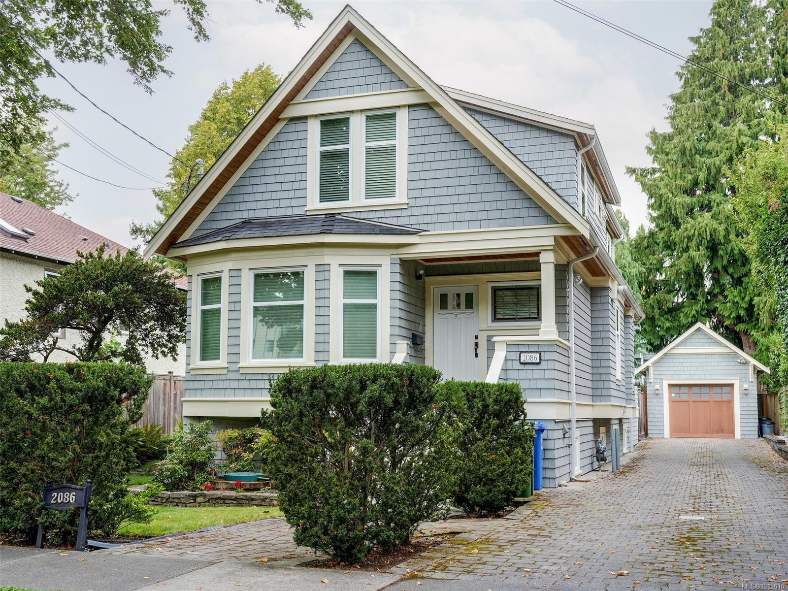 2086 Chaucer St, Oak Bay, BC V8R 1H7