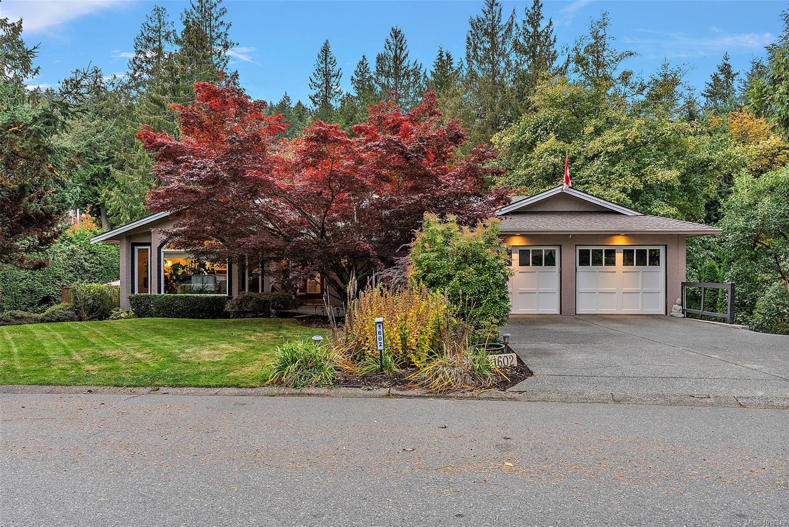 1602 Mayneview Ter, North Saanich, BC V8L 5E7