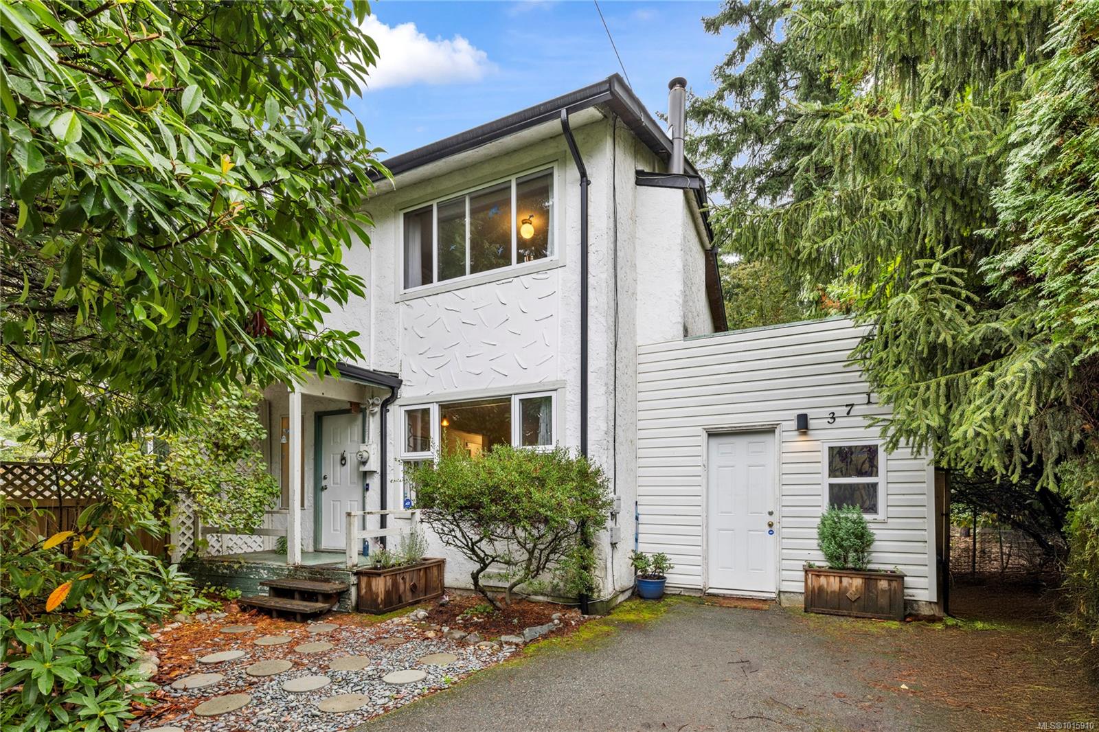 3711 Long Lake Ter, Nanaimo, BC V9T 2V2