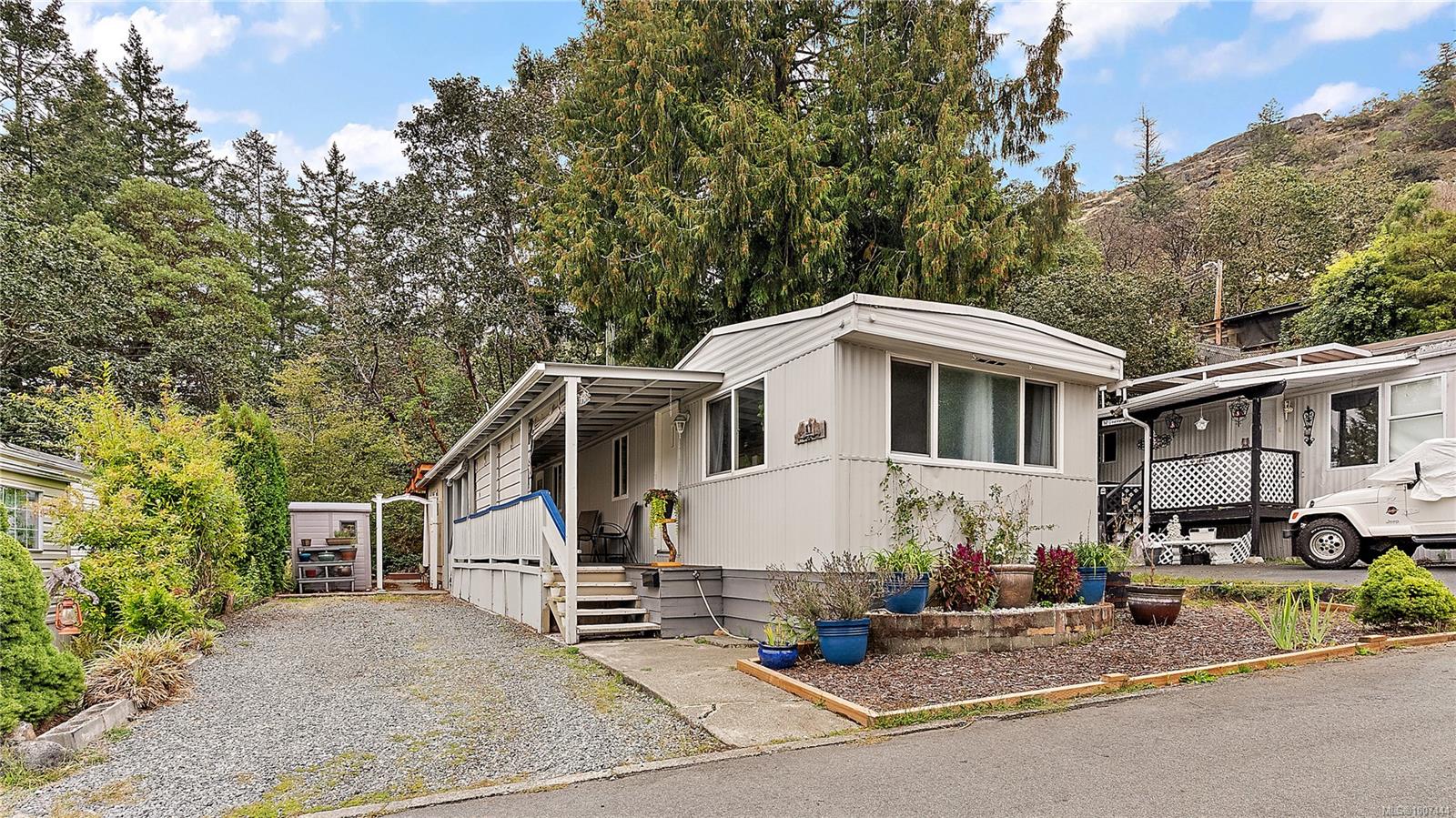 2587 Selwyn Rd Apt 11, Langford, BC V9B 4V4