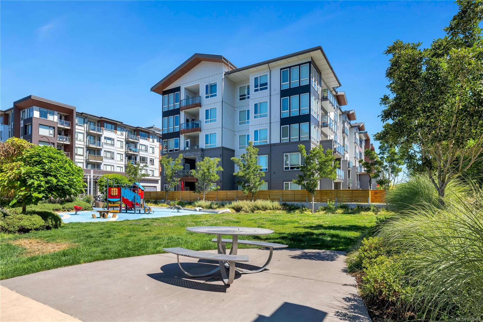 940 Reunion Ave Apt 312, Langford, BC V9B 0W6
