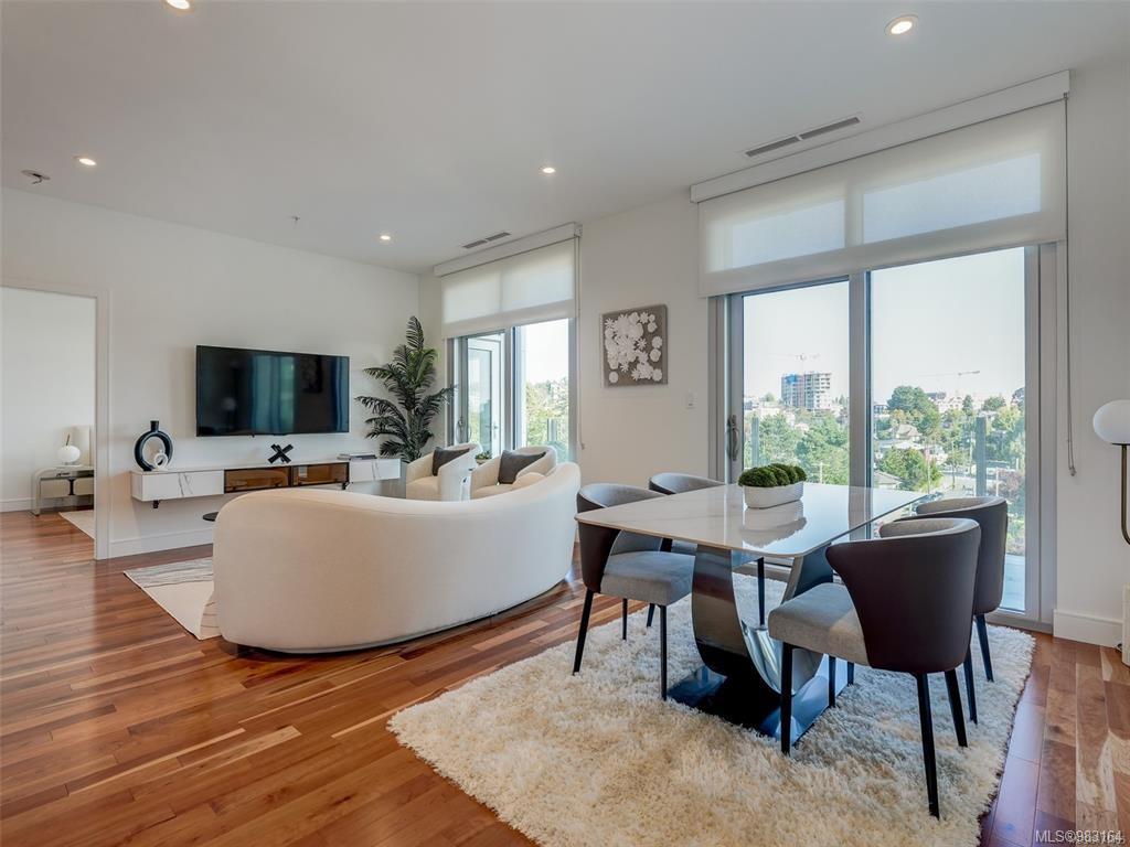 916 Lyall St Apt 508, Esquimalt, BC V9A 5E5