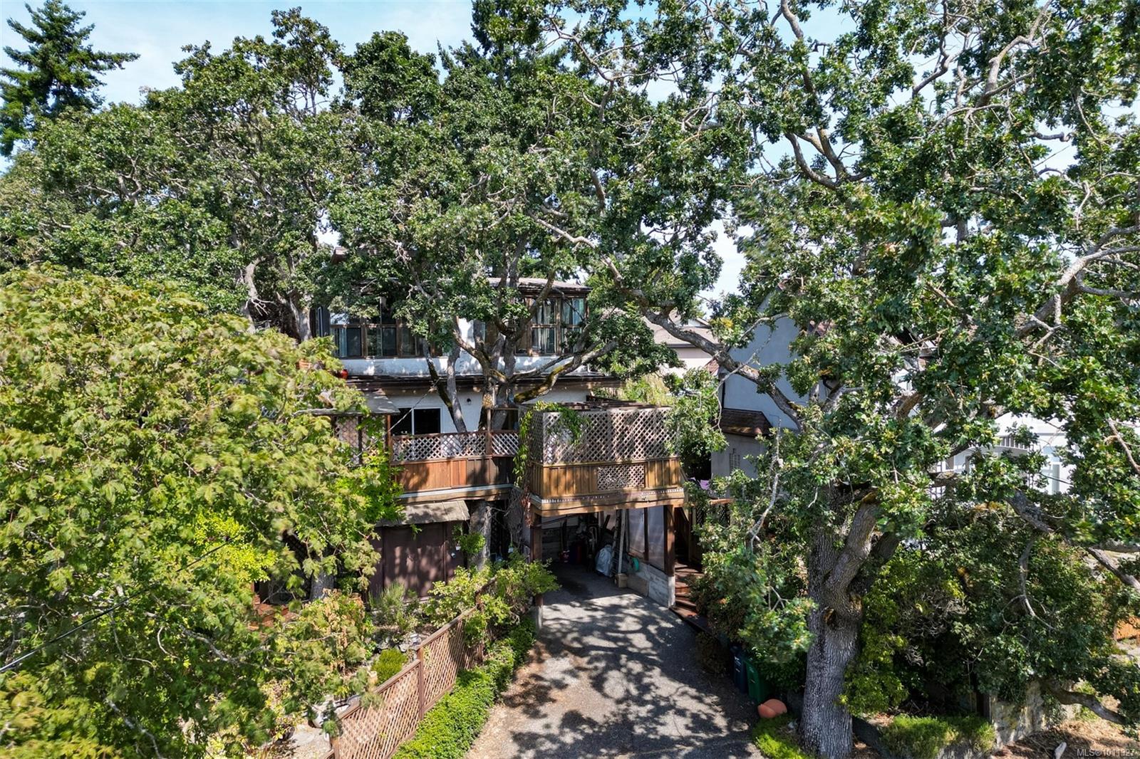 1360 Merritt St, Victoria, BC V8X 2P6