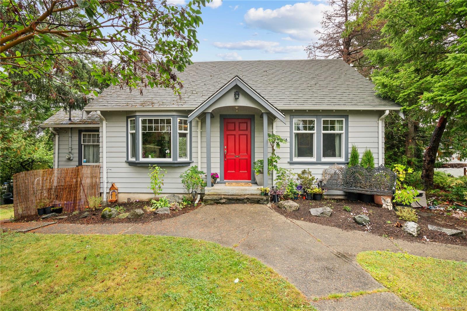 2868 Glenwood Ave, Saanich, BC V9A 2R5