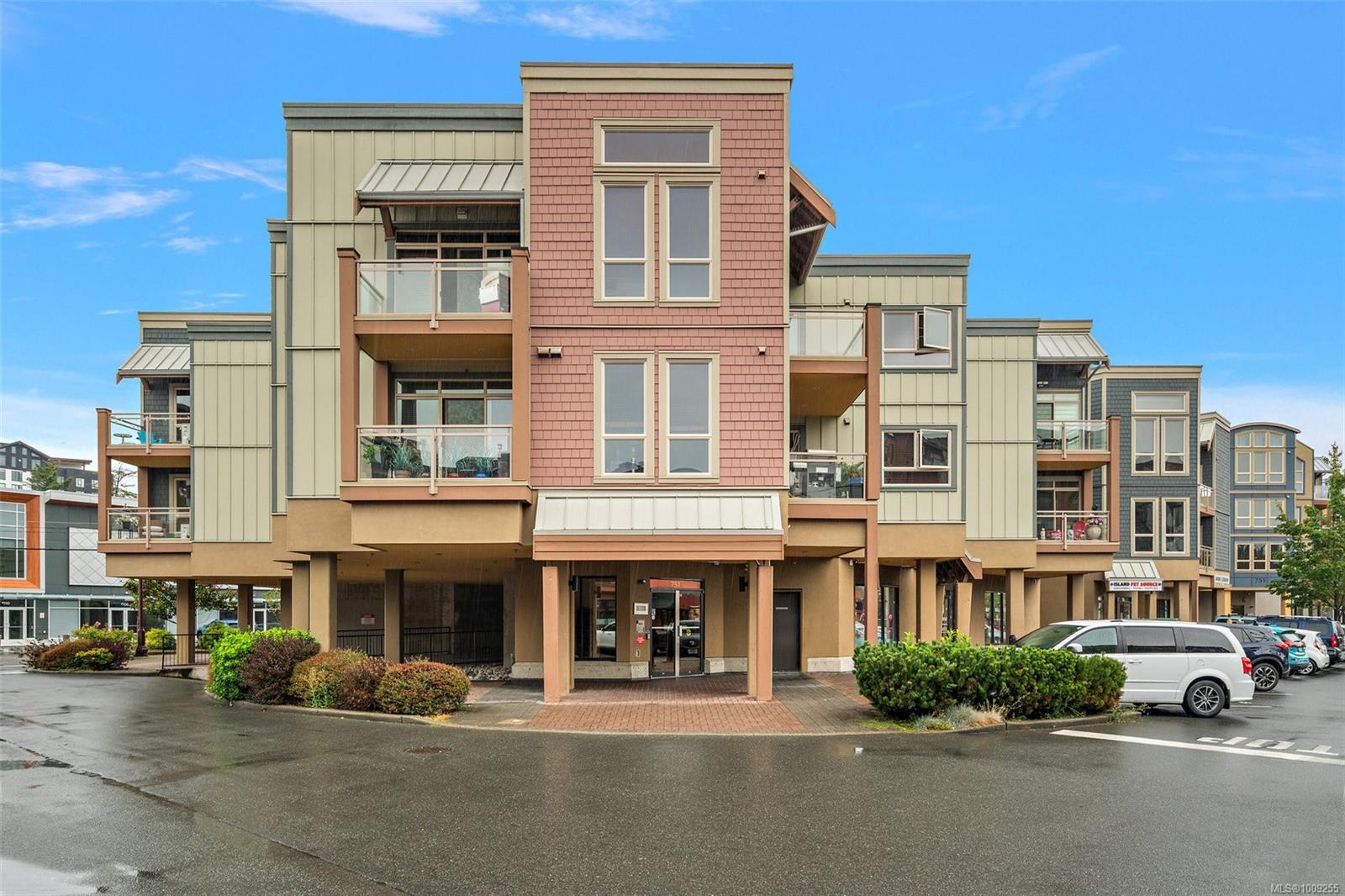 751 Goldstream Ave Apt 203, Langford, BC V9B 2X4