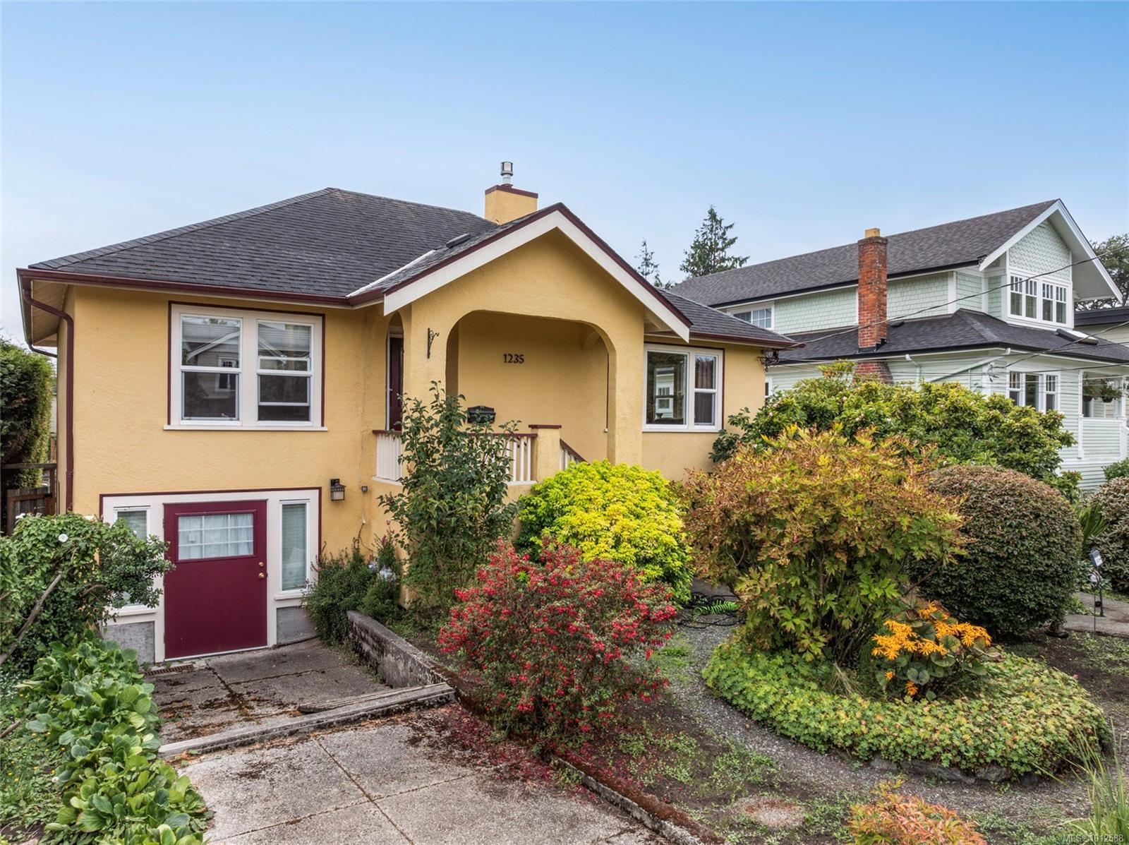 1235 Chapman St, Victoria, BC V8V 2T7