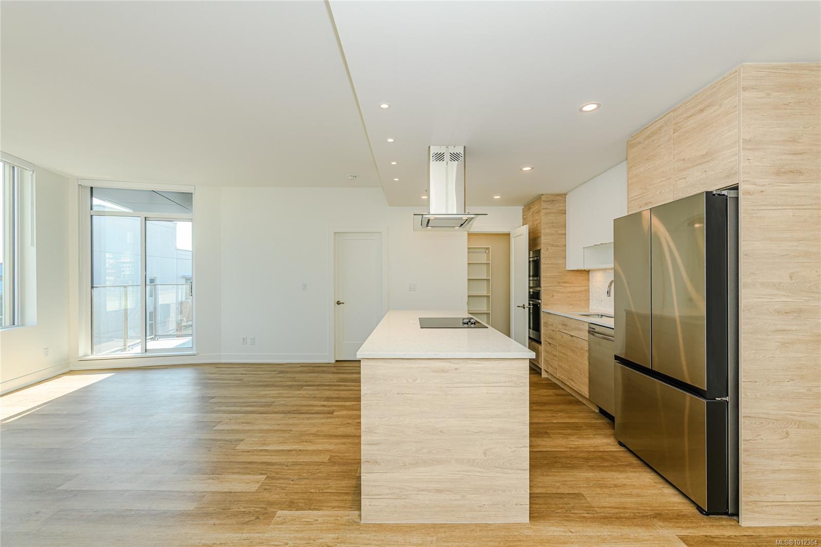 1628 Store St Apt 902, Victoria, BC V8W 0H1