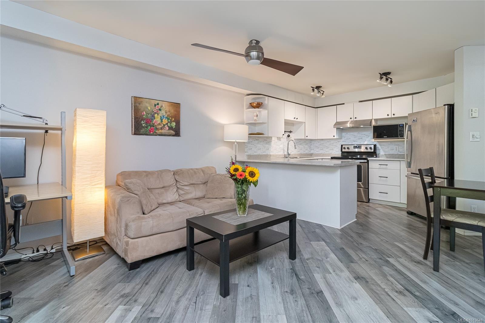 494 Marsett Pl Apt 211, Saanich, BC V8Z 7J1