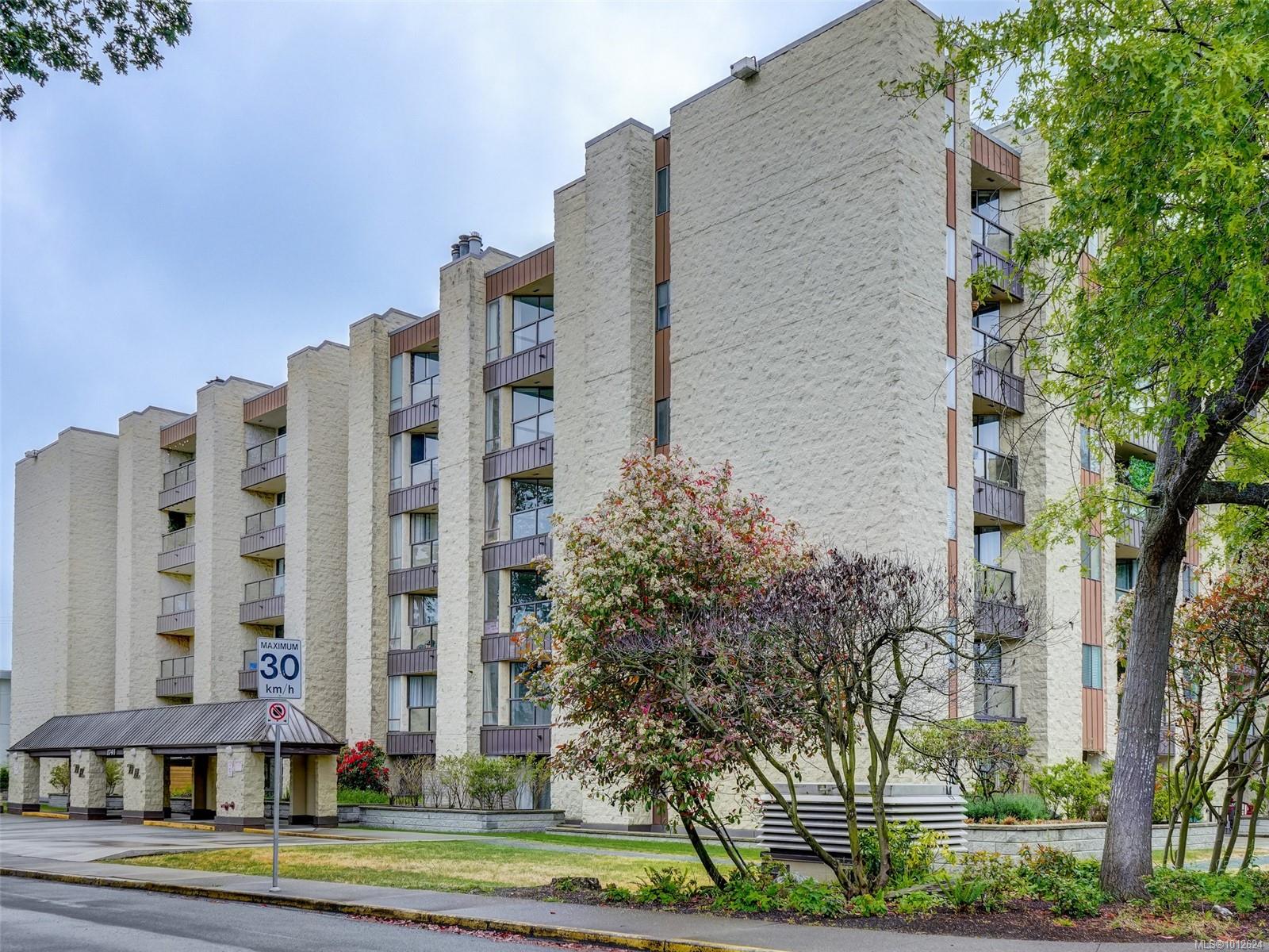 1745 Leighton Rd Apt 308, Victoria, BC V8R 6R6
