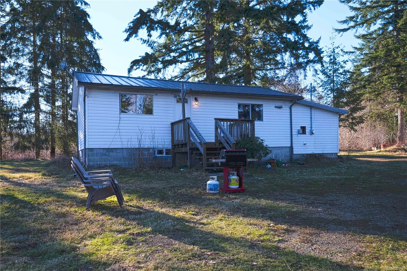 3666 Macaulay Rd, Oyster River, BC V9J 1C7