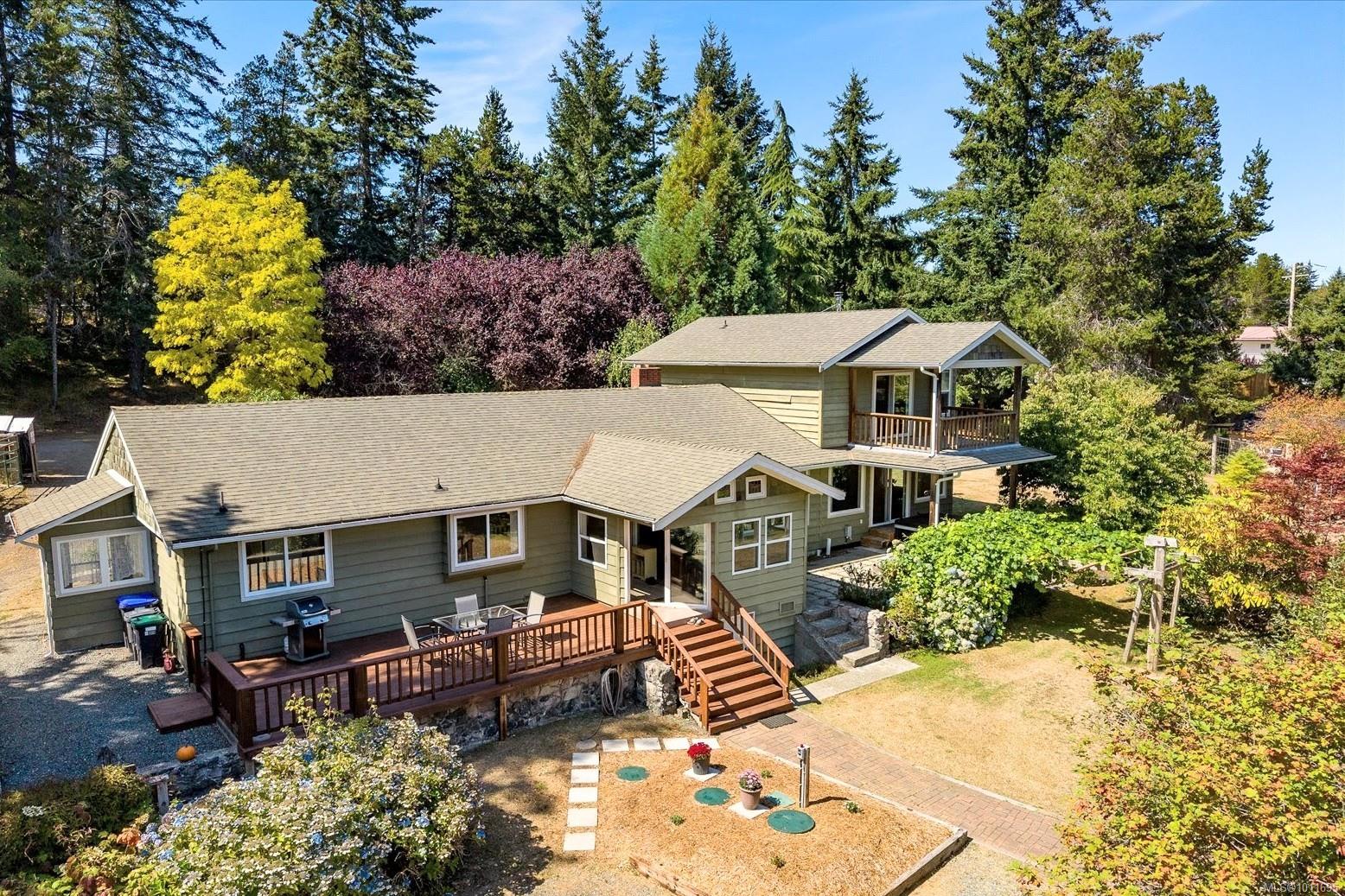 2975 Becque Rd, Qualicum Beach, BC V9K 2E7