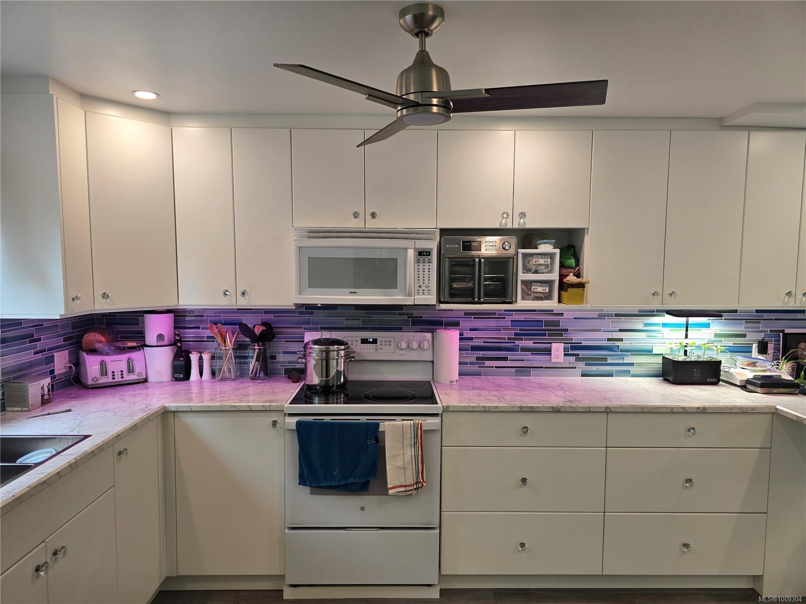 2905 Leigh Rd, Langford, BC V9B 4G6