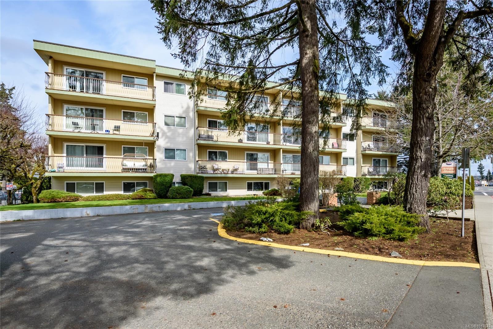 1015 Cumberland Rd Apt 212, Courtenay, BC V9N 2E7