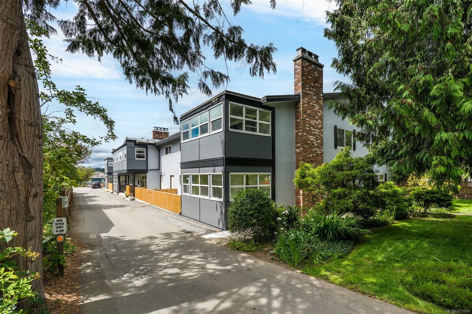 3244 Seaton St Apt 203, Saanich, BC V8Z 3V7