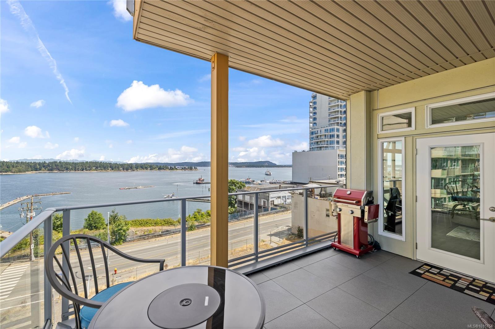 10 Chapel St Apt 404, Nanaimo, BC V9R 5H2