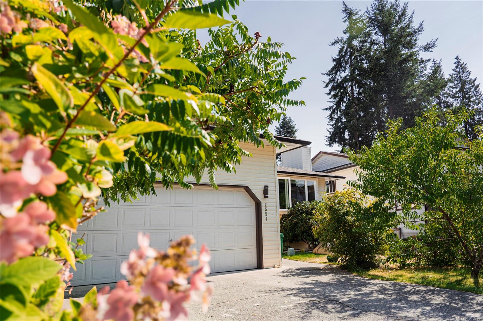 2551 Stampede Trl, Nanaimo, BC V9T 5S4