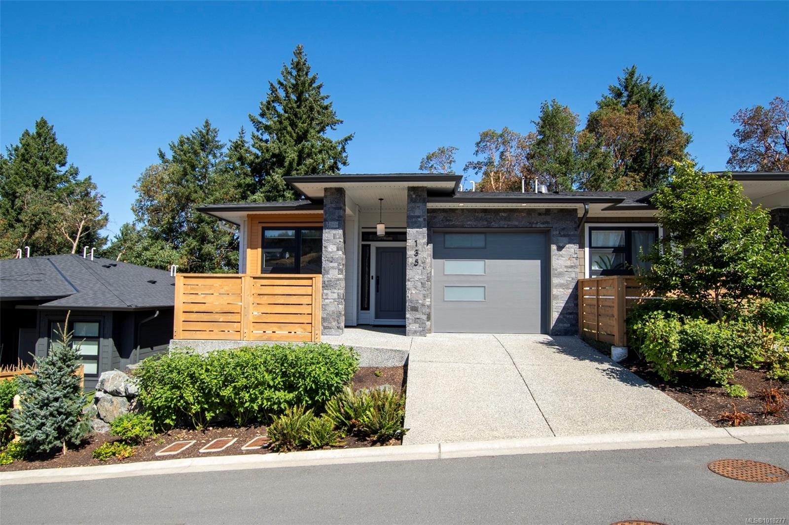 1234 Viewtop Rd Apt 135, Duncan, BC V9L 0H7